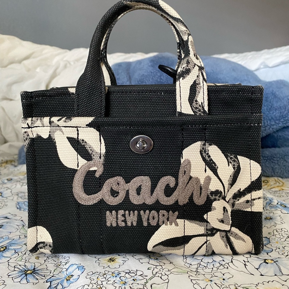 Coach Cargo Tote 20 Bow Print